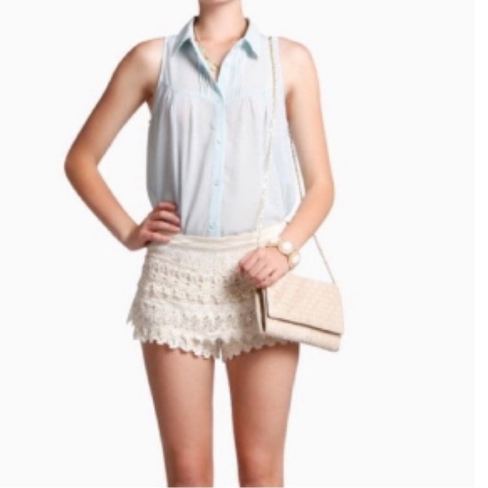 Sans Souci Cream Lace Shorts - Picture 1 of 11
